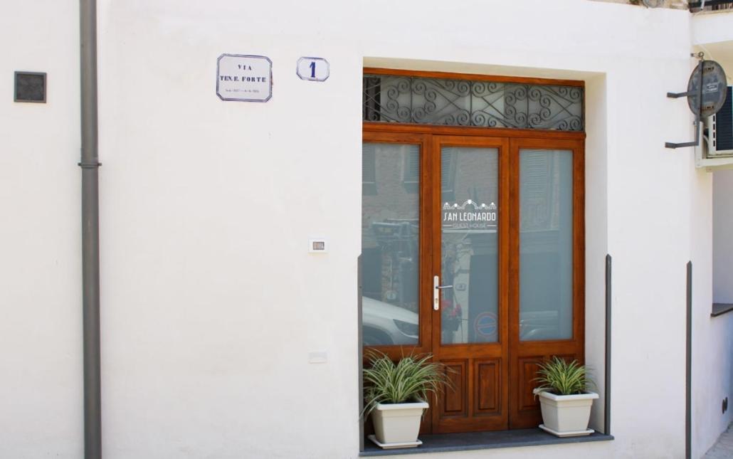 San Leonardo Guest House Castelbuono  Bagian luar foto